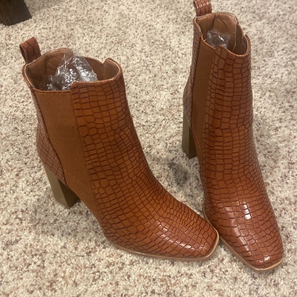 LuLu’s Kazia Brown Crocodile-Embossed Mid-Calf Boots - Picture 5 of 5